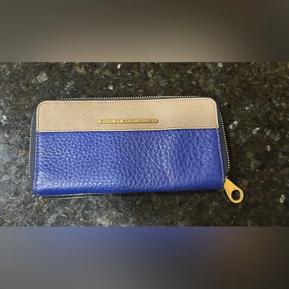 Marc by Marc Jacobs navy color block wallet. tan and cobalt blue